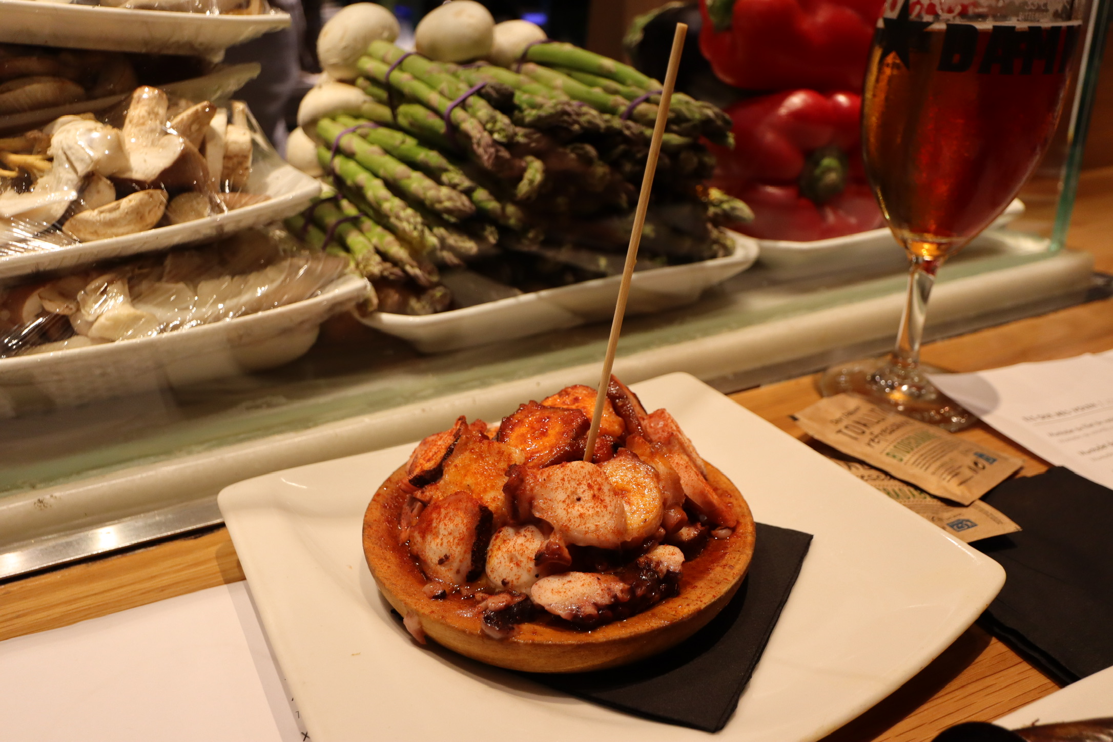 中はマッシュになったかぼちゃで、タコのソテーで囲まれていました