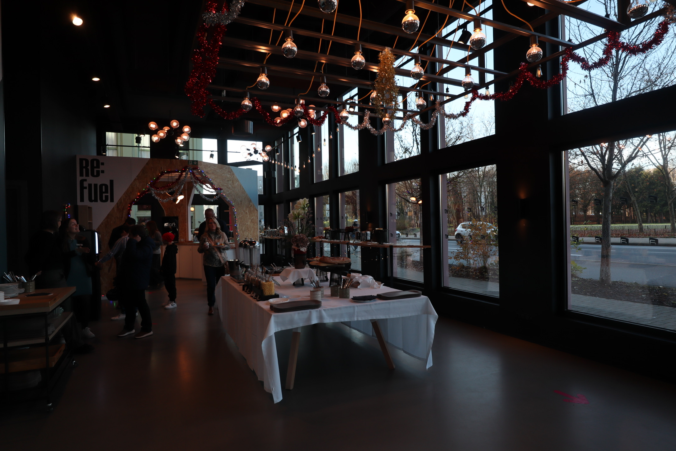 ホテルの朝食会場 #1